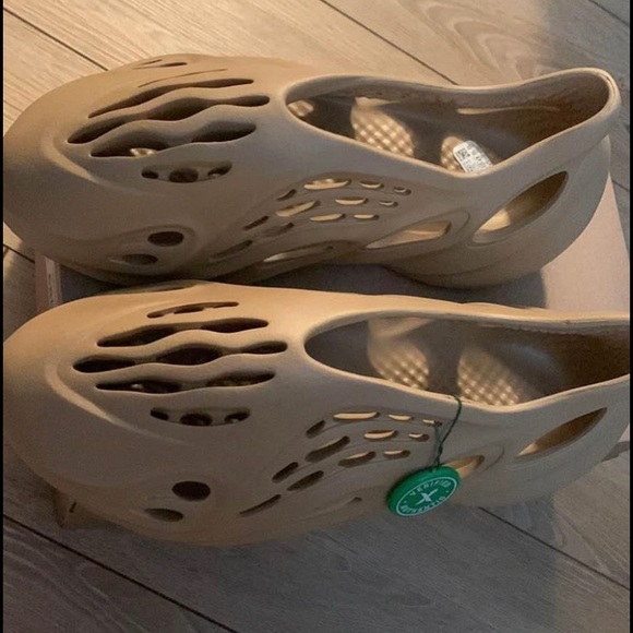 Adidas YEEZY foam RNNR - Picture 1 of 7